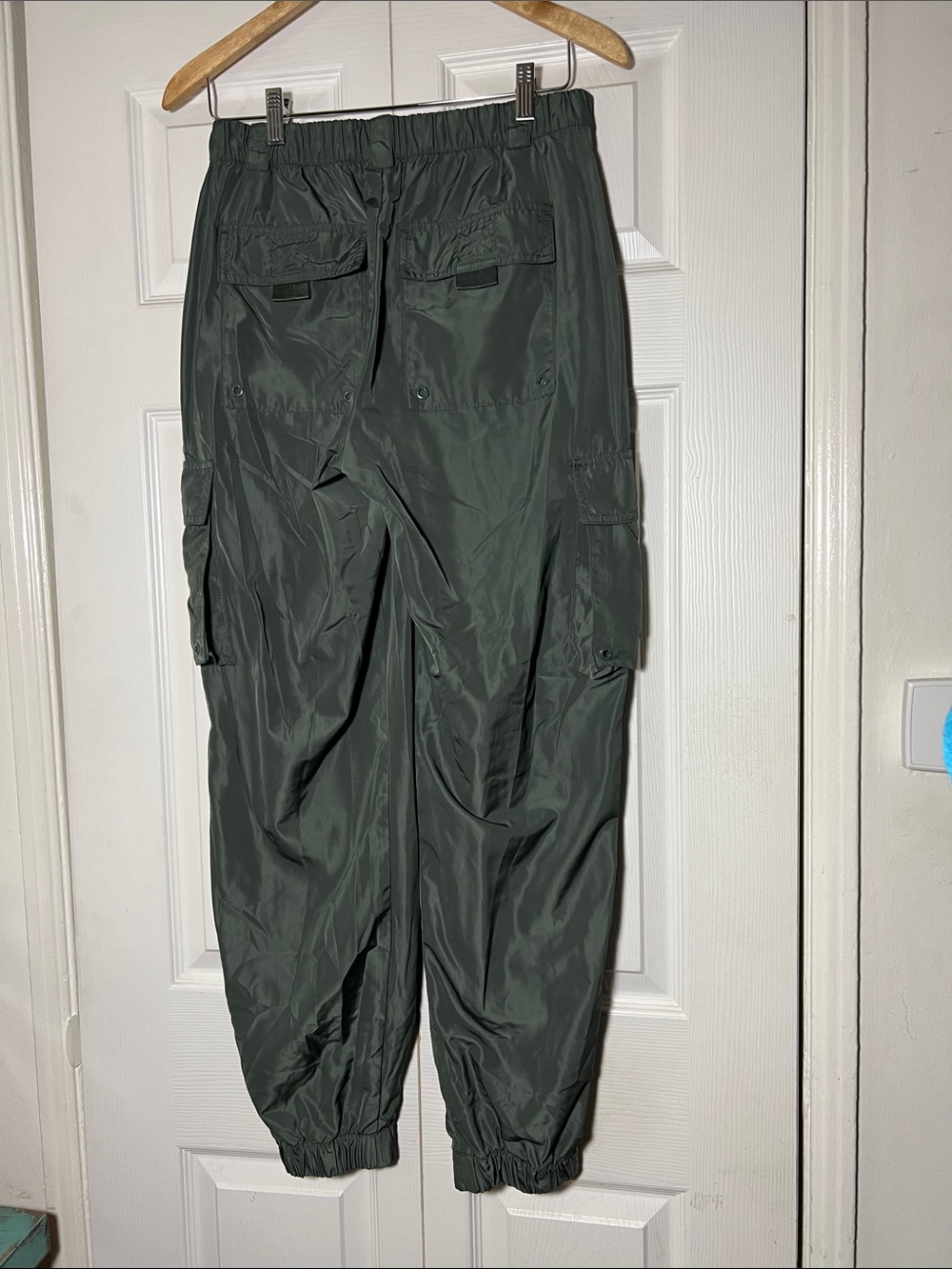 Alo Yoga It Girl Cargo Jogger Pant Women’s Medium Green - Picture 5 of 8